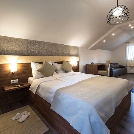 Guest House Vana Korenica Bagian luar foto