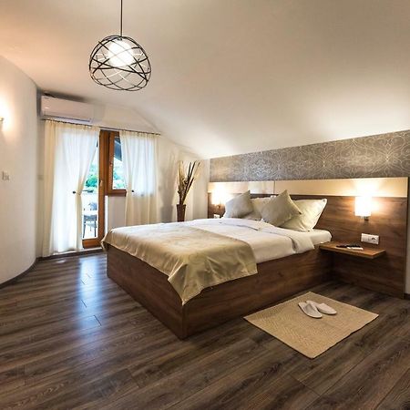 Guest House Vana Korenica Bagian luar foto