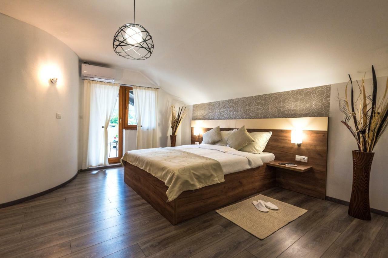 Guest House Vana Korenica Bagian luar foto