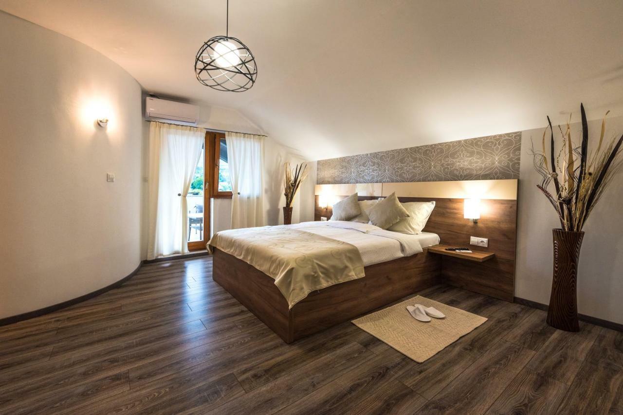 Guest House Vana Korenica Bagian luar foto
