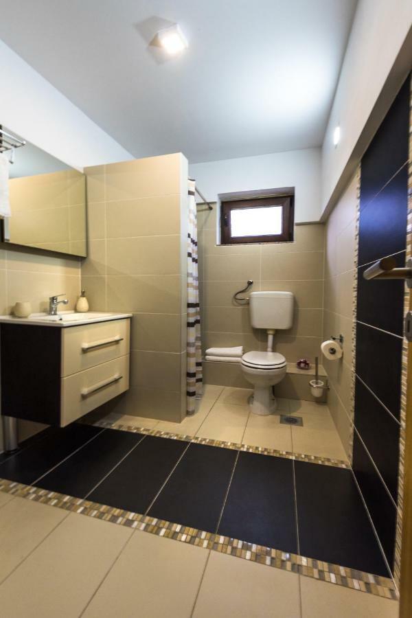 Guest House Vana Korenica Bagian luar foto