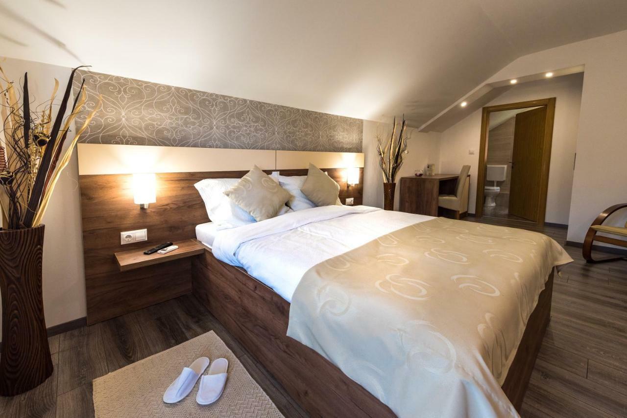 Guest House Vana Korenica Bagian luar foto
